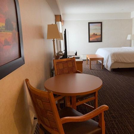 Westlock Inn & Conference Centre Ngoại thất bức ảnh